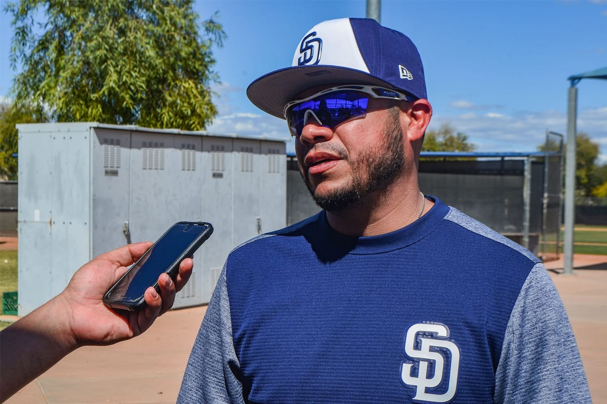 Se estrena Amézaga como instructor de Padres de San Diego