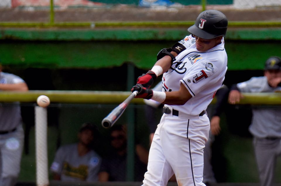 Vence Toros de Moroleón a Zimapán