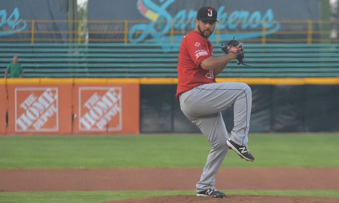Caen Toros en juego de volteretas