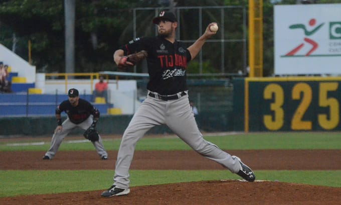 Toros ganan serie con joya de Peña