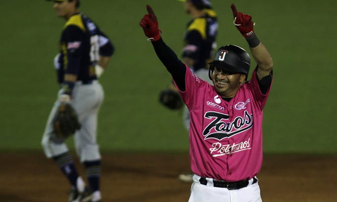 Remolca Robles victoria de Toros de Tijuana