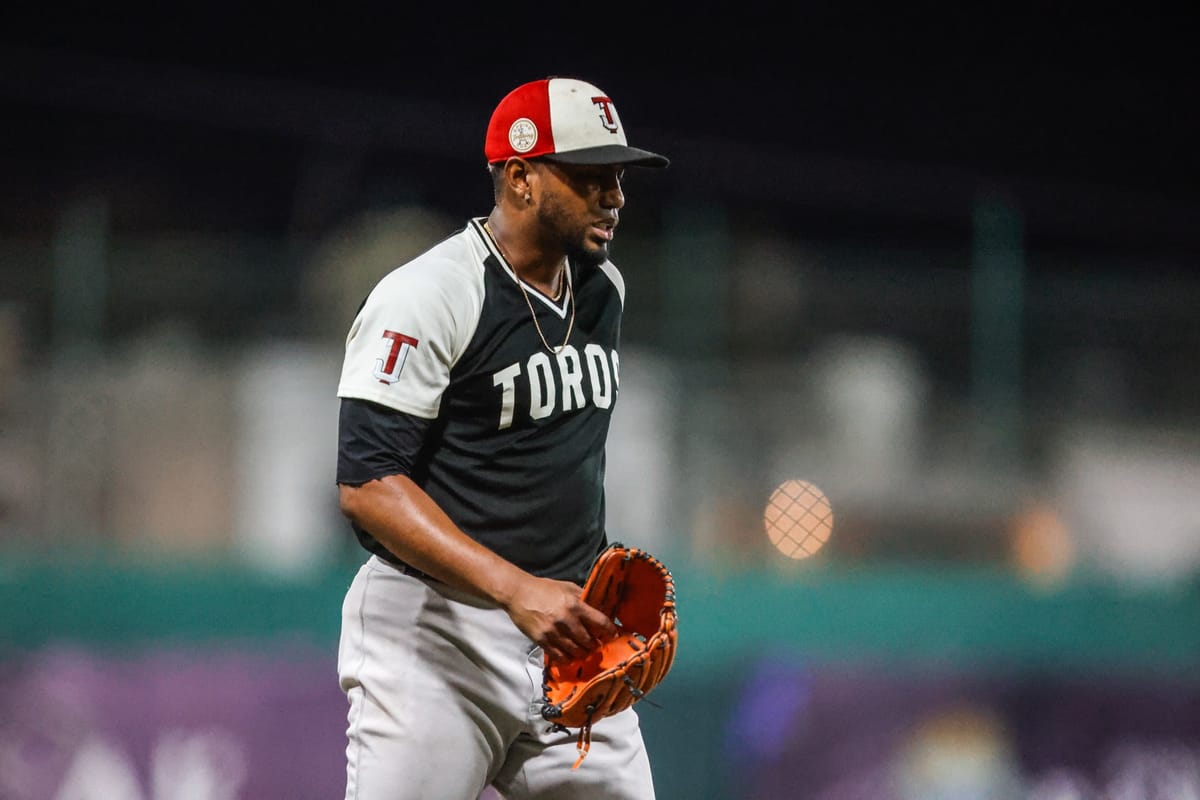 CEDE TOROS DUELO ANTE CHARROS