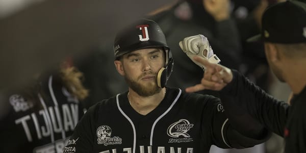 AMARRAN TOROS SERIE CONTRA PIRATAS