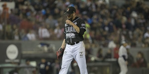 RECIBE TOROS BLANQUEADA DE SULTANES