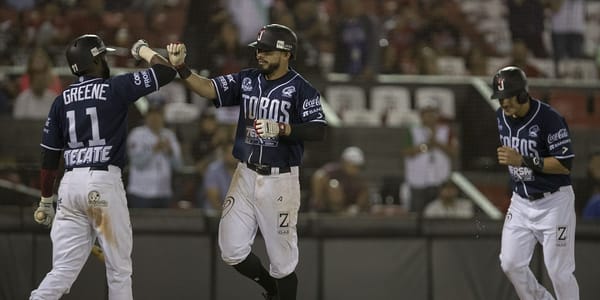 “EMBISTE” TOROS A OLMECAS AL ABRIR SERIE EN TIJUANA