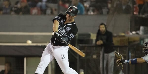 CAEN TOROS AL ABRIR SERIE CONTRA SULTANES