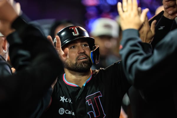 GANA TOROS CON NOCHE HISTÓRICA DE MANNY