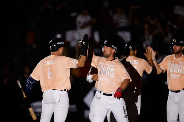 REGRESA A CASA TOROS CON VICTORIA
