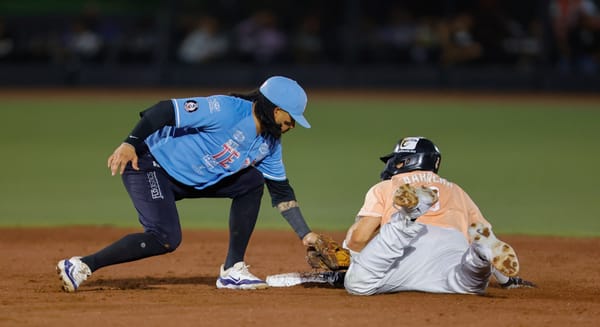 CAE TOROS EN DUELO DE PITCHEO